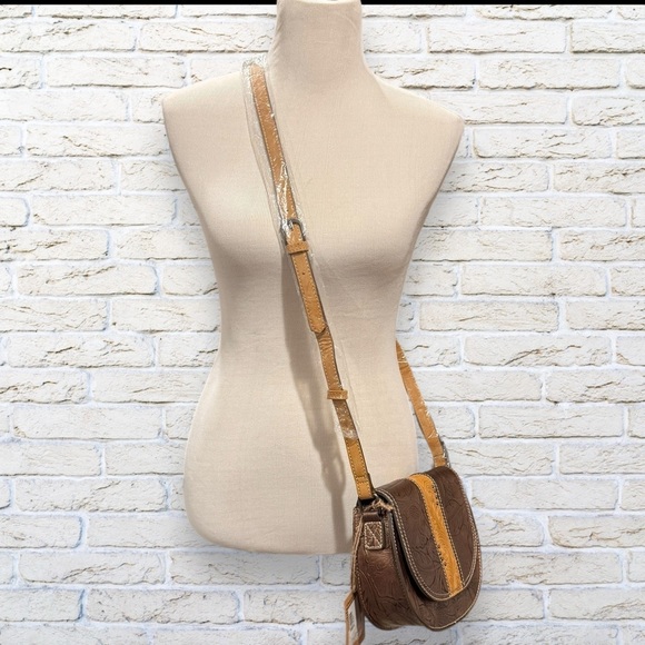 NWT Tony Lama Bronzed Floral Tooled Crossbody Saddle Bag - Brown RETIRED STYLE! - Picture 10 of 12